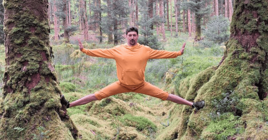 julien grand ecart dans la foret